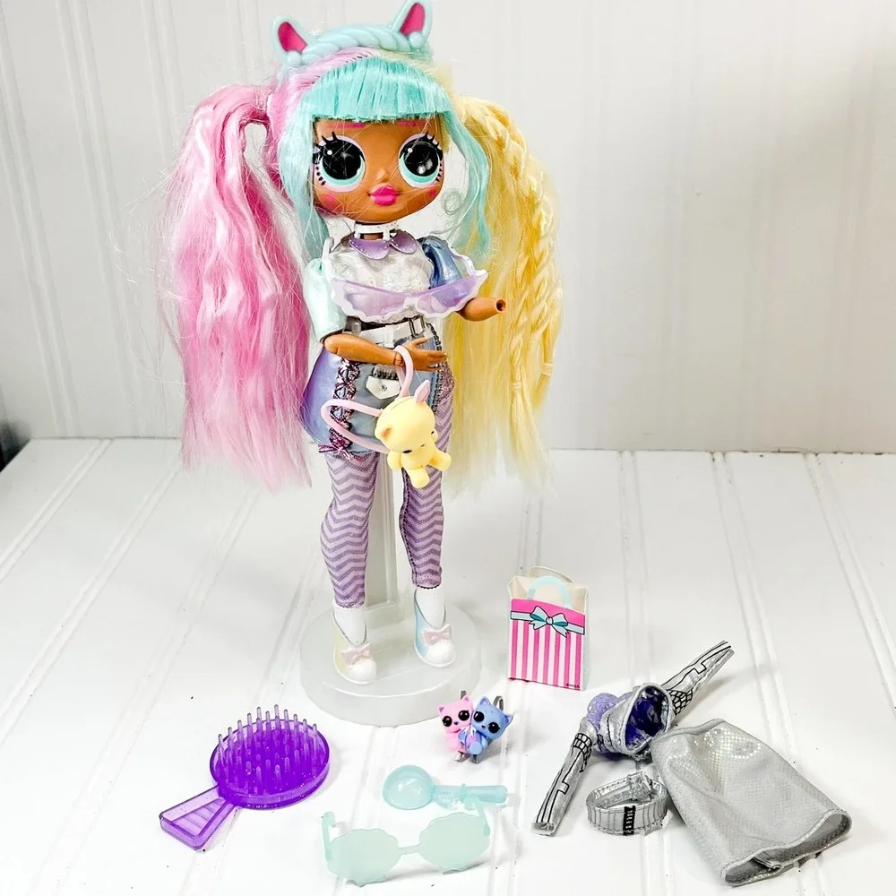 LOL Surprise OMG Series 2 Candylicious Doll with‎ Accessories Missing Hand
